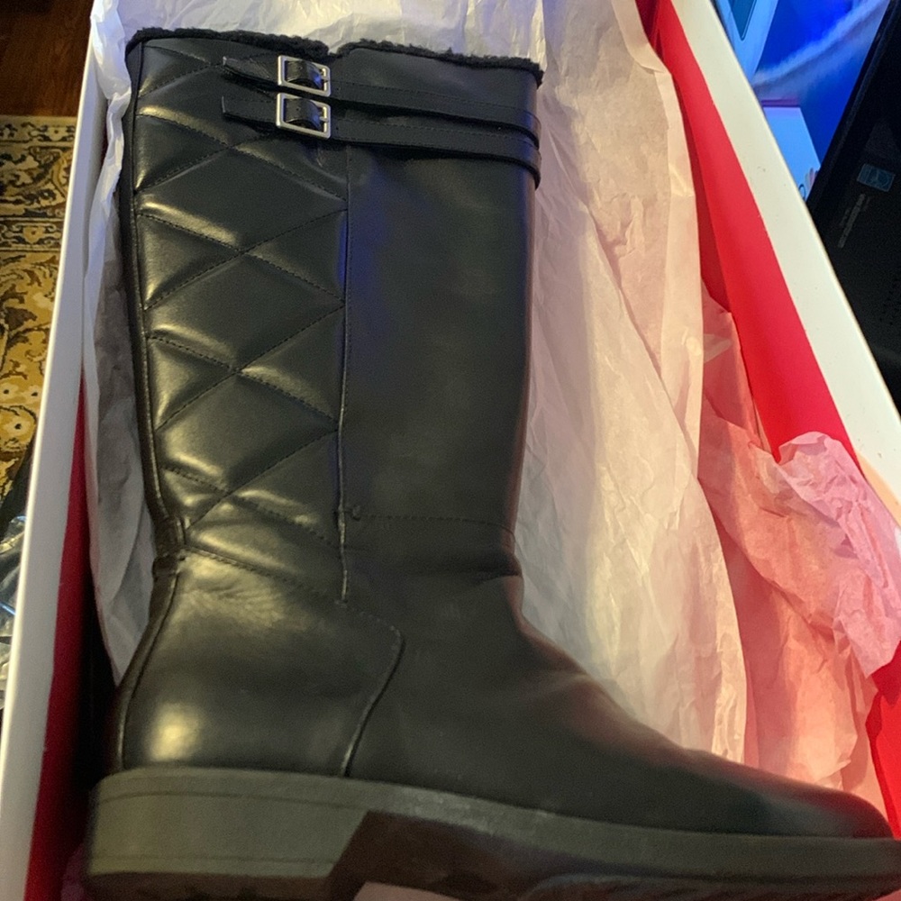 Taryn Rose boots zip size 7 1/2